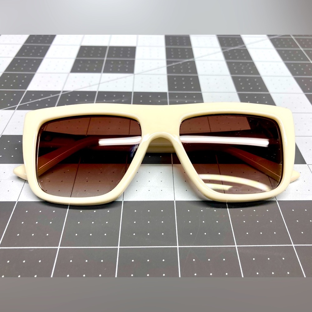 NEVER WORN!! Sojos Classic Trendy Flat Top Sunglasses UV400. SJ2250. Gold Top.
